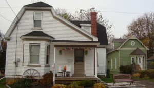 In 1895 the narthex of the first Kirk was moved to 43 Churchill, where it was incorporated into a house being built there.